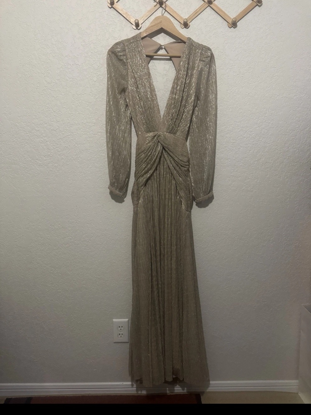 Beautiful prom/wedding hazel gold empire dress plunging neck open back nwt sz4